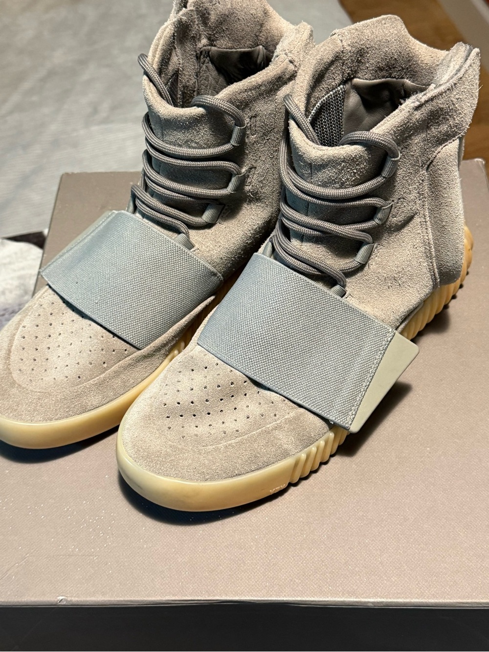 adidas x Yeezy 750 Boost Light Grey | Size 9